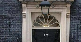 Caso Epstein, nuovo colpo per il premier Starmer: si dimette direttore Comunicazioni Downing Street