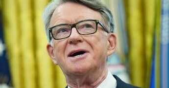 Caso Epstein, possibili altre dimissioni dopo pubblicazione messaggi WhatsApp di Mandelson