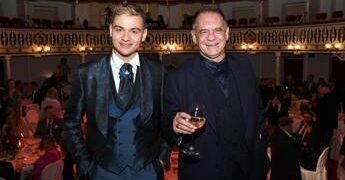 Cecchi Paone: “Al teatro Sannazaro la nostra festa di nozze, rogo è un colpo al cuore”