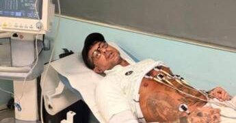 Corona e la foto in ospedale su X, il dettaglio preoccupa i follower