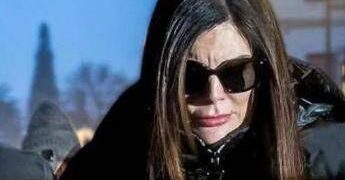 Crans-Montana, Jessica Moretti ai dipendenti: “Non sono scappata con la cassa”