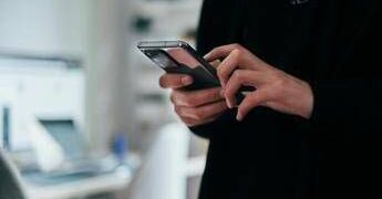 Dati Comscore: gli italiani passano più tempo online. Rainews fa boom sui social