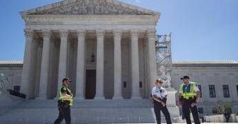 Dazi Usa, chi sono i tre giudici conservatori che hanno ‘voltato le spalle’ a Trump