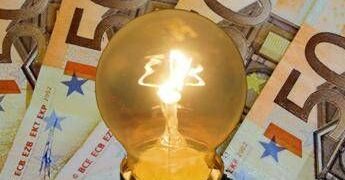 Decreto energia, tagli alle bollette: quanto si potrebbe risparmiare