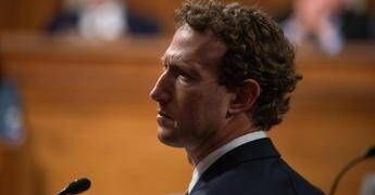 Dipendenza da social nei giovani, Zuckerberg oggi alla sbarra a Los Angeles in processo storico