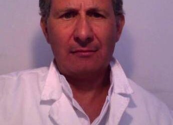 ‘Faccia a luna piena’ e pelle sottile, è la sindrome di Cushing. Cos’è e come si cura