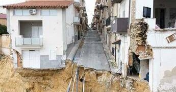 Frana Niscemi, nuovi cedimenti intorno alla biblioteca