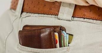 Furti con il pos tra la folla, cosa sta succedendo? Ecco come difendersi