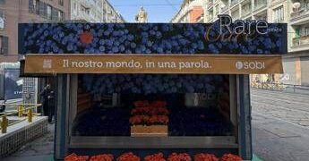 Giornata mondiale malattie rare, un’edicola di fiori per la campagna RareMeansCare