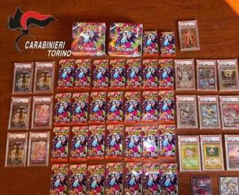 Gli rubano carte pokemon per 20mila euro, le ritrova online: due denunce