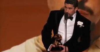 Grammy 2026, Bad Bunny contro l’Ice: “Non siamo selvaggi”