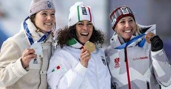 Il paradosso della ‘rule 40’ alle Olimpiadi: tutela il Cio per gli sponsor, penalizza gli atleti