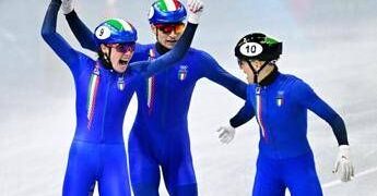 Impresa a Milano Cortina, l’Italia è medaglia d’oro nella staffetta mista short track