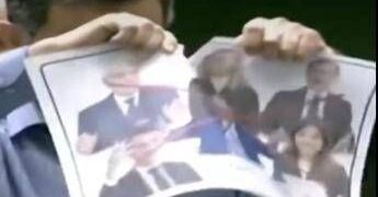 Iran, deputato straccia foto dei leader europei: c’è anche Mattarella. Tajani convoca l’ambasciatore