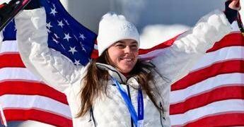 Johnson, capolavoro e disastro: vince l’oro in discesa e rompe la medaglia