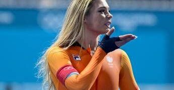 Jutta Leerdam, oro e record olimpico a Milano Cortina. Il fidanzato Jake Paul piange in tribuna