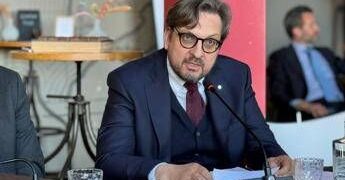 Lombardia leader in Ue per l’industria chimica, Guidesi: “Avanti con interlocuzioni”