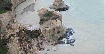 Maltempo in Puglia, crolla l’Arco di Sant’Andrea: era tra i luoghi più suggestivi del Salento