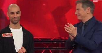 “Mi vuoi sposare?”, proposta di matrimonio a L’eredità