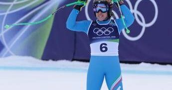 Milano Cortina, Brignone da sogno: oro olimpico nel SuperG tra le lacrime. Applausi di Mattarella