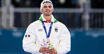 Milano-Cortina, Lorello bronzo a 10 minuti da casa: “Medaglia con nonni in tribuna”