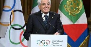 Milano Cortina, Mattarella e lo ‘show’ in tram con Valentino Rossi per la cerimonia