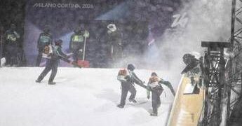 Milano Cortina, finale big air sci freestyle posticipata per tempesta di neve a Livigno