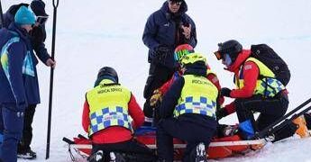 Milano Cortina, paura per Liu Jiayu: la snowboarder cade male e viene portata via in barella