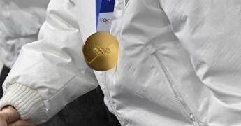 Milano Cortina, quanto vale una medaglia? I ‘prezzi’ alle Olimpiadi