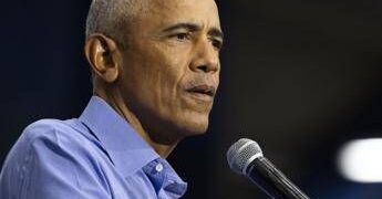 Obama attacca Trump: “Ogni giorno un assalto alle nostre istituzioni democratiche”