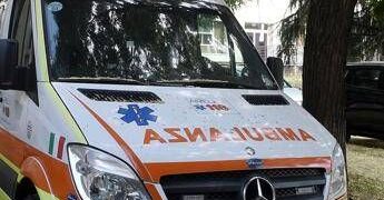 Pistoia, tecnico muore travolto da un letto che stava riparando in una Rsa