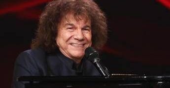 Riccardo Cocciante compie 80 anni e torna con un nuovo album