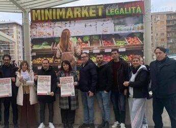 Roma, protesta anti mini-market e ‘Torpigna’ apre quello della legalità