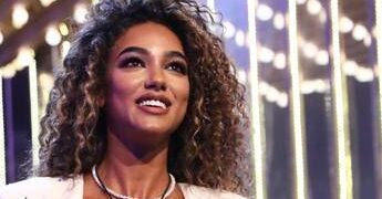 Samira Lui oggi a Verissimo: il padre assente, l’amore con Luigi e il successo