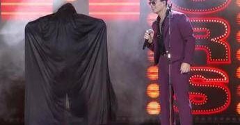 Sanremo 2026, Fru dei The Jackal irrompe (di nuovo) sul palco con i The Kolors