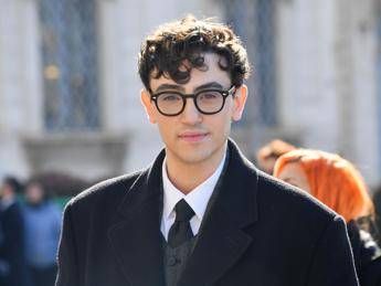 Sanremo 2026, Michele Bravi chi è: esordi, coming out, l’incidente che ha cambiato la sua vita