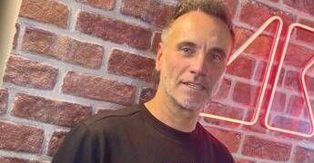 Sanremo 2026, Nek: “Quest’anno lo vedrò dal divano, mi aspetta l’Europa in tour”