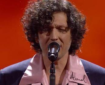 Sanremo, Ermal Meta e il nome ricamato: “E’ di una bimba palestinese morta”