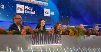 Sanremo, la prima conferenza stampa. Fiorello scherza con Conti: “Vi auguro tante polemiche”