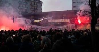 Scontri a corteo contro Milano Cortina, sei indagati: altri in corso di identificazione