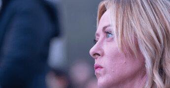 Scontri al corteo per Askatasuna, Meloni alle Molinette in visita agli agenti feriti