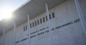 Trump, l’ultimo attacco al Kennedy Center: chiuso 2 anni per “ricostruzione”