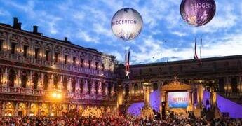 Un ballo sotto le stelle, ‘Bridgerton’ incanta Venezia e inaugura il Carnevale