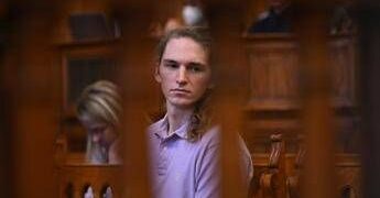 Ungheria, condannata a 8 anni di carcere l’antifascista tedesca Maja T. “complice” di Ilaria Salis