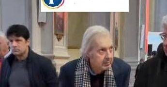 Vittorio Sgarbi riappare in pubblico, il critico d’arte a un evento a Ferrara