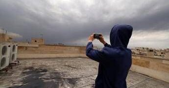 Allarme in Iran: “Rischio piogge acide dopo raid su raffinerie, restate a casa”