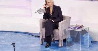 Amici, oggi domenica 1 marzo: gli ospiti di Maria De Filippi