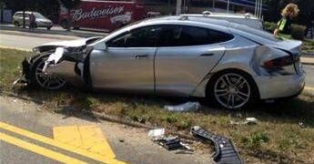 Auto elettriche, il recupero dopo un incidente può arrivare fino a 20mila euro