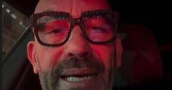 Bassetti derubato in centro a Milano, lo sfogo sui social: “Città difficile e piena di brutta gente”