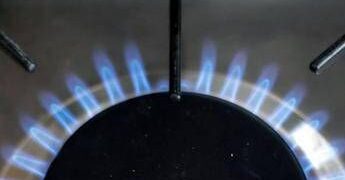 Bollette, carburanti, voli, carrello della spesa: l’impatto della guerra tra rincari e ricadute